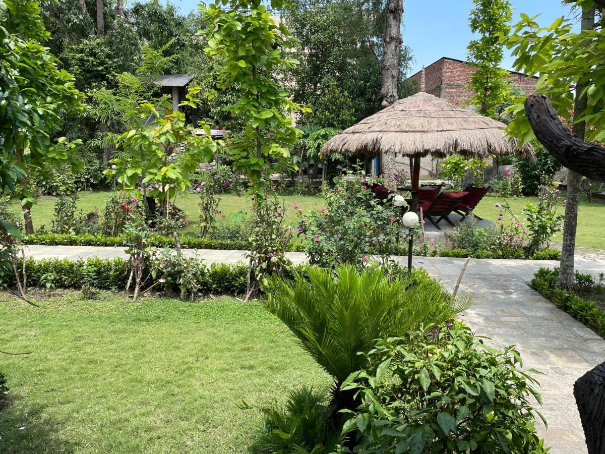 Travellers Jungle Camp-Sauraha Hotel Exterior photo