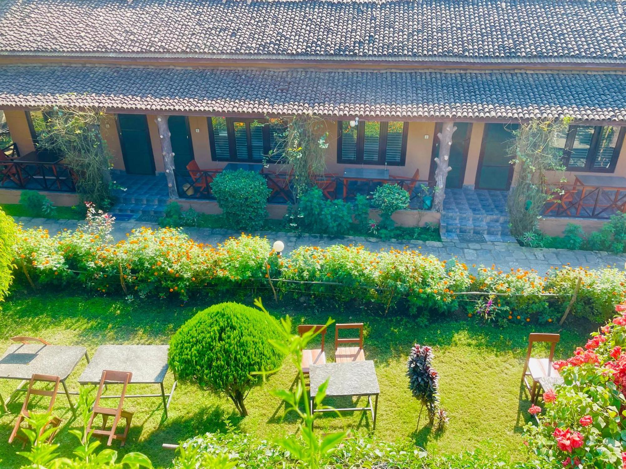 Travellers Jungle Camp-Sauraha Hotel Exterior photo