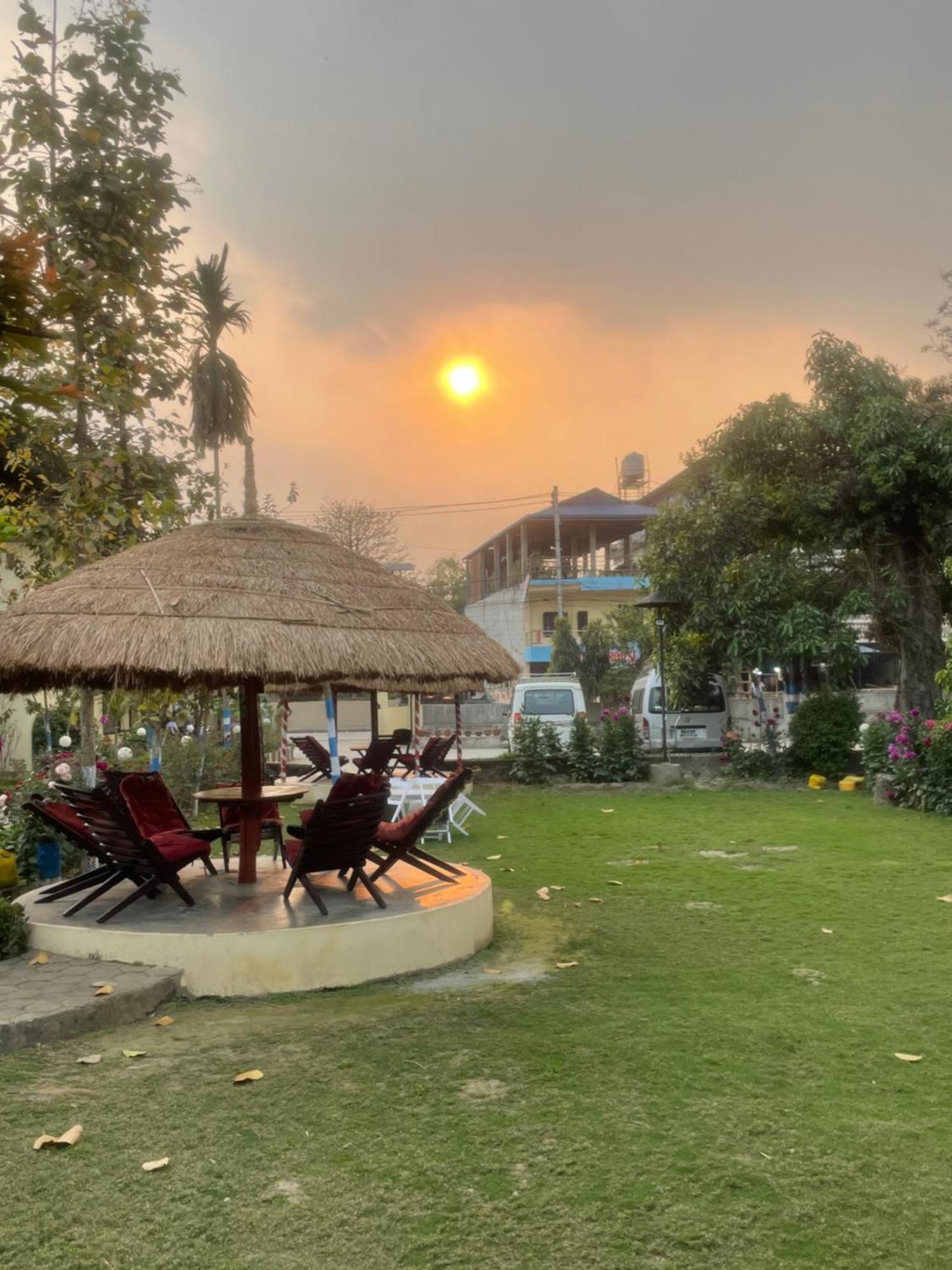 Travellers Jungle Camp-Sauraha Hotel Exterior photo