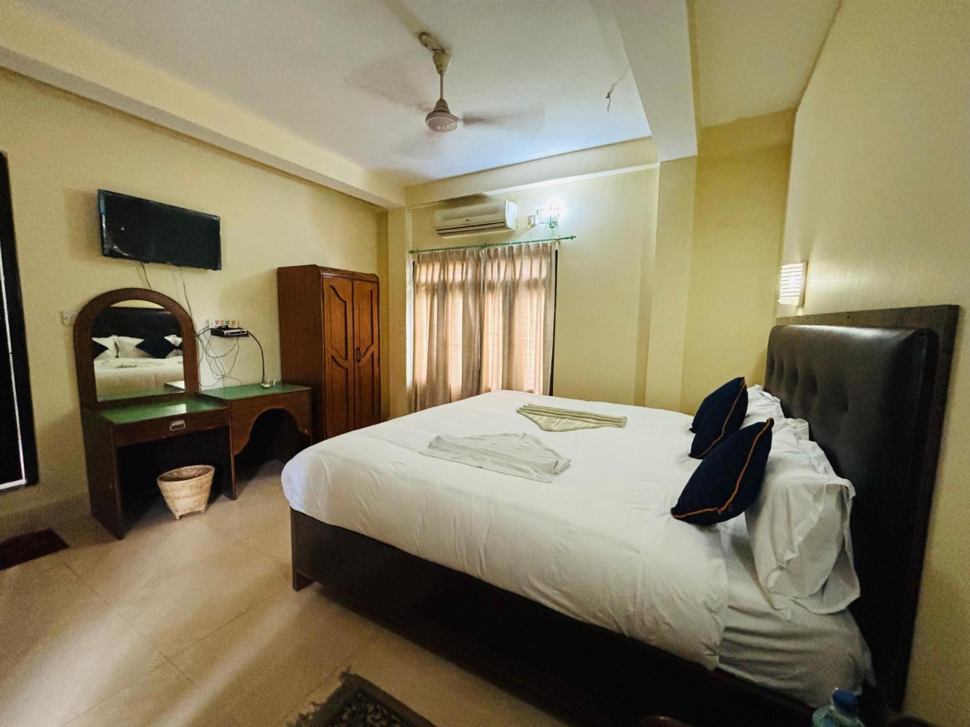 Travellers Jungle Camp-Sauraha Hotel Exterior photo