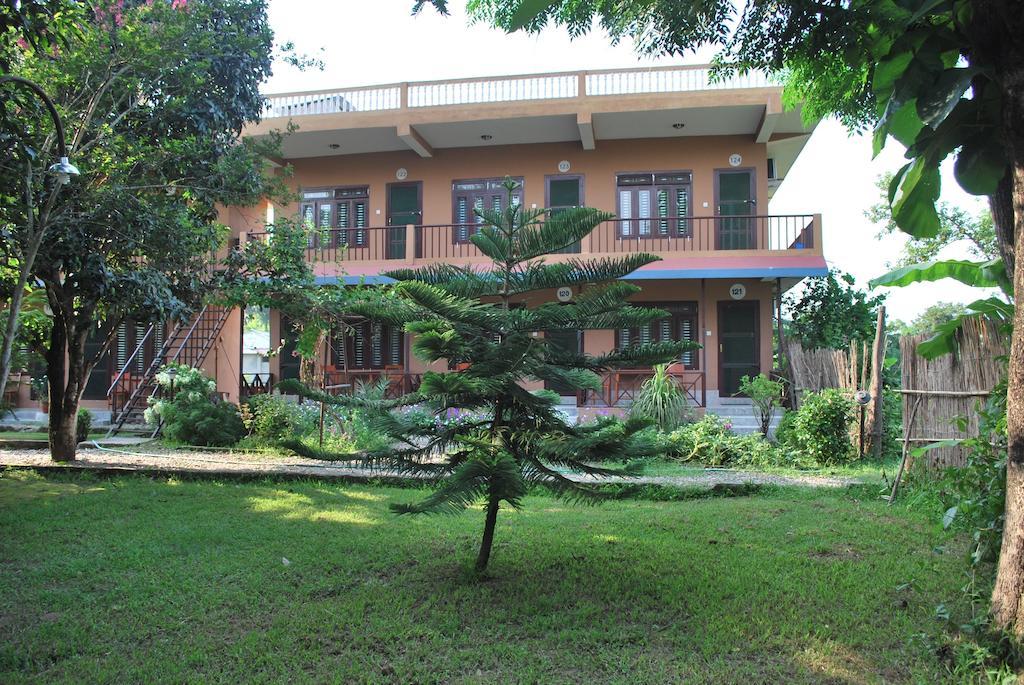 Travellers Jungle Camp-Sauraha Hotel Exterior photo