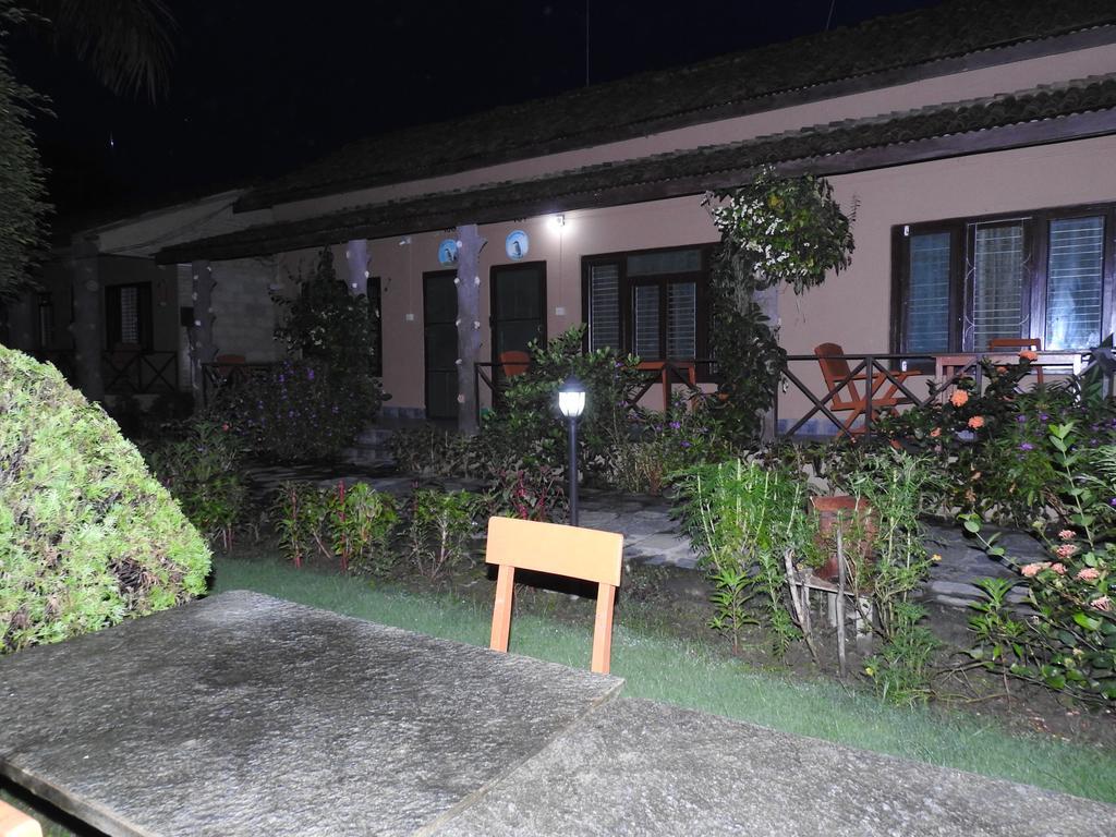 Travellers Jungle Camp-Sauraha Hotel Exterior photo
