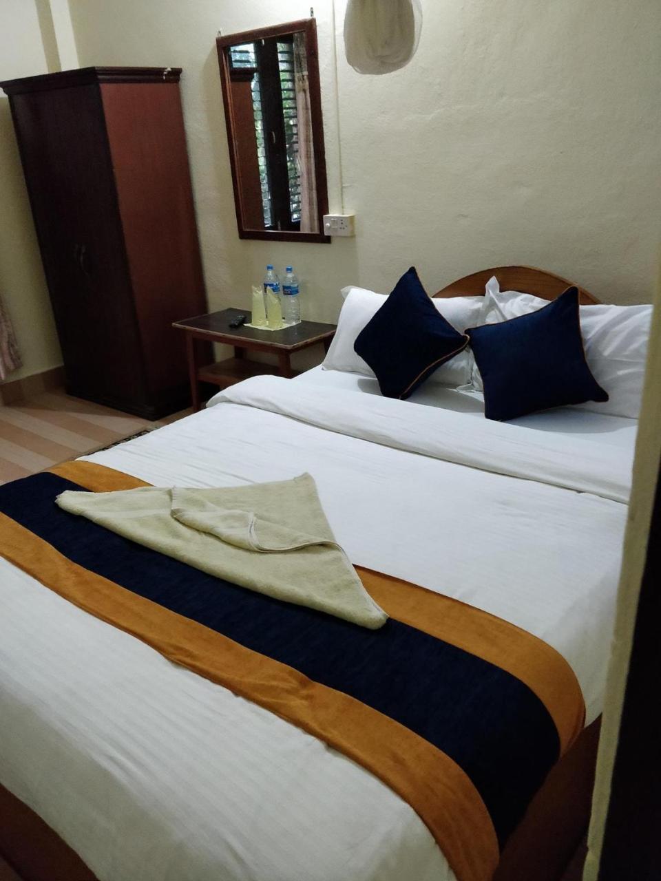 Travellers Jungle Camp-Sauraha Hotel Exterior photo
